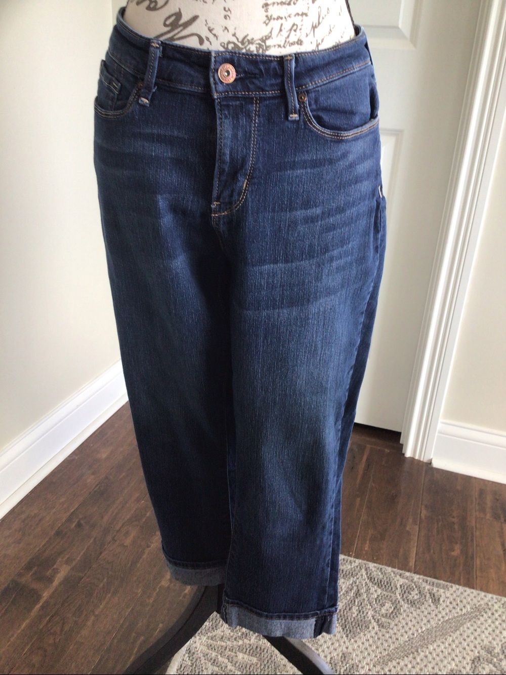 Signature by Levi Strauss Dark Blue Capri Jeans with cuff Sz 12